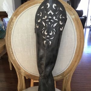 Ariat women’s cowboy boots, size 8, dark grey